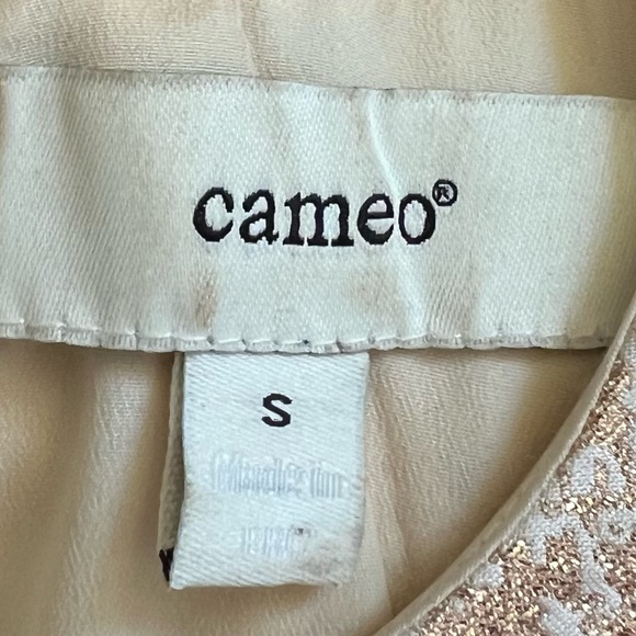 Cameo Dress - Picture 4 of 5